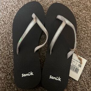Sanuk Yoga Spree 4 Metallic Flip Flops - Women’s size 10, NWT
